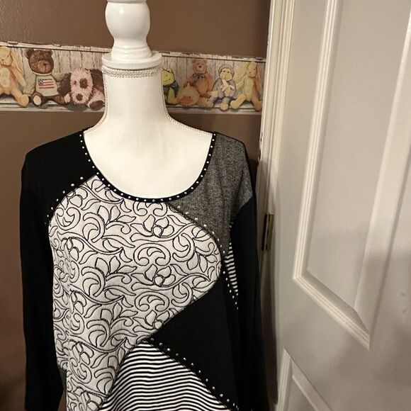 Alfred Dunner Black and White Asymmetrical Blouse NWT 3x - Picture 1 of 7